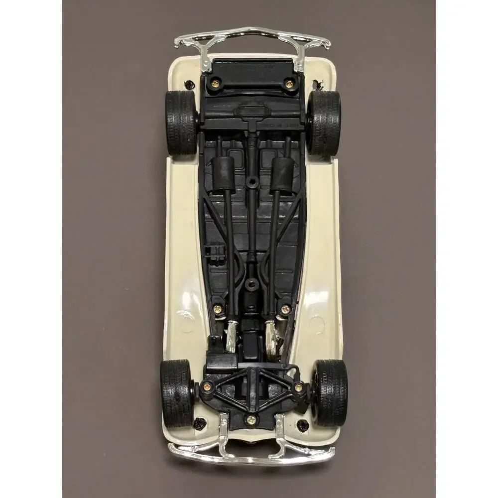 1934 Ford Coupe Red 1:24 White Diecast Model Model Car No. 68017 Motormax